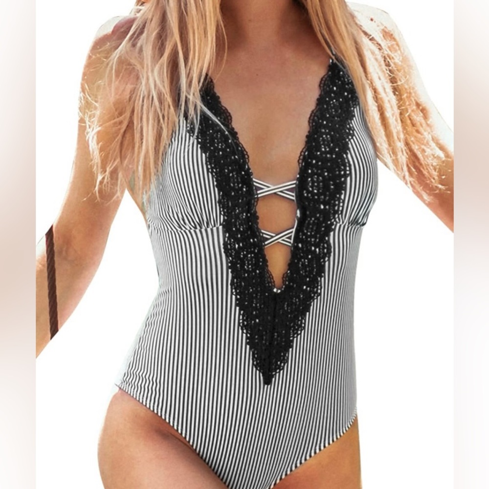 🔥NWT-CUPSHE Women's Ladies Vintage Lace striped one piece🔥